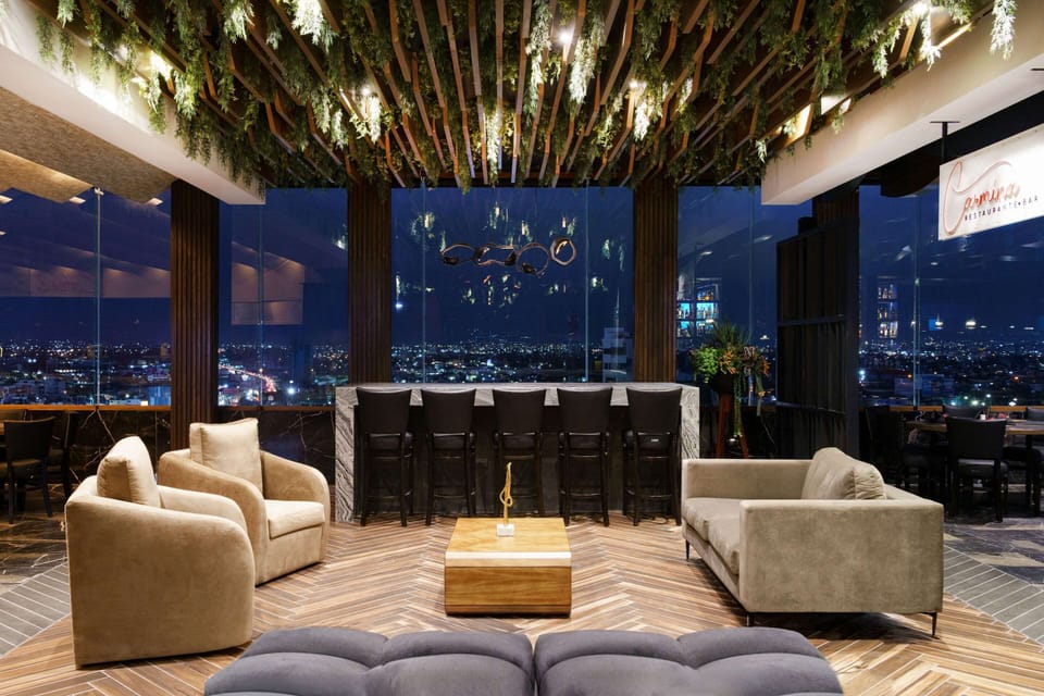 2 restaurants, breakfast, lunch, dinner served; international cuisine