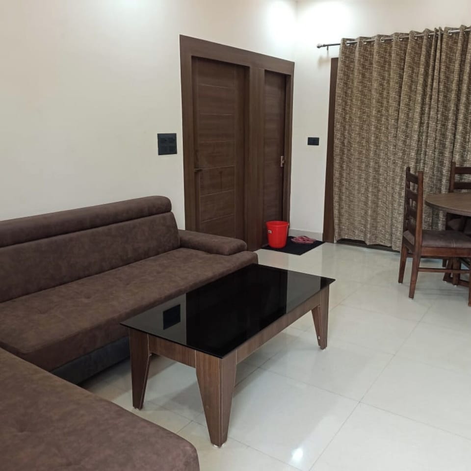 Deluxe Apartment, Balcony, City View | Living area | Flat-screen TV