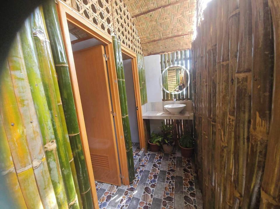 Basic Cabin | Shared bathroom