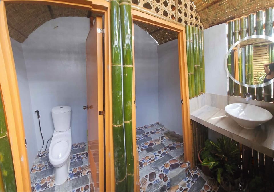 Basic Cabin | Shared bathroom