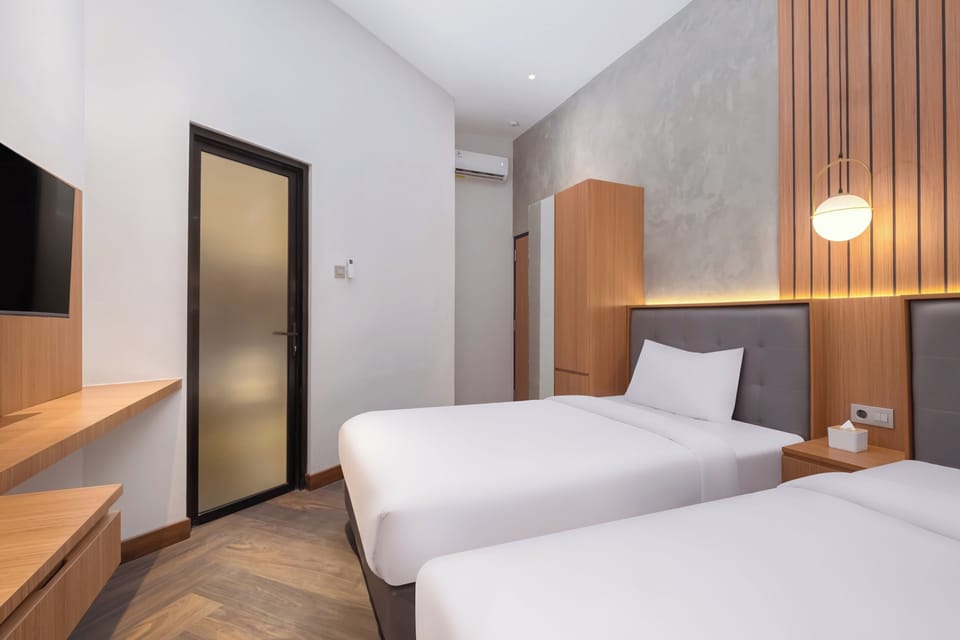 Club Twin Room | Free WiFi, bed sheets