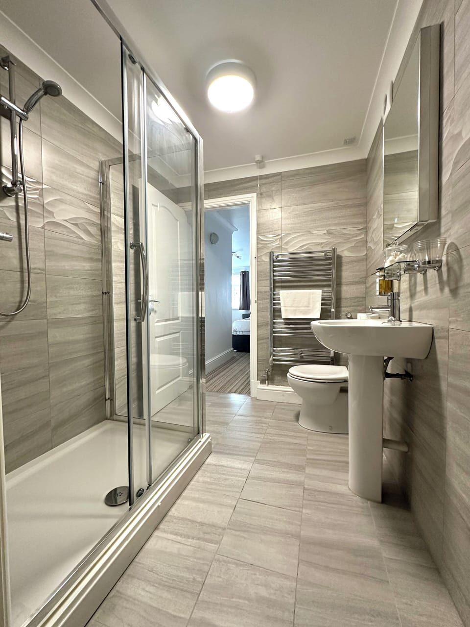 Family Room | Bathroom | Hair dryer, towels, soap, shampoo