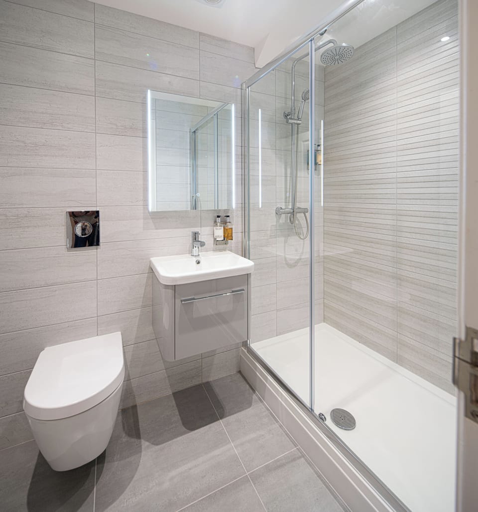 Standard Room | Bathroom | Hair dryer, towels, soap, shampoo