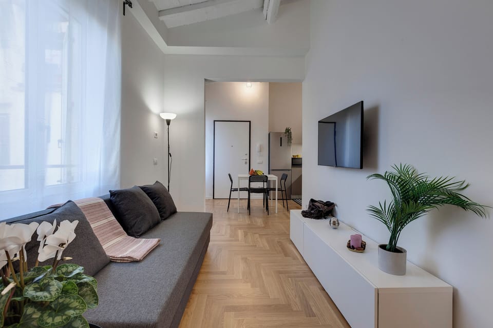 Apartment | Living area | Flat-screen TV