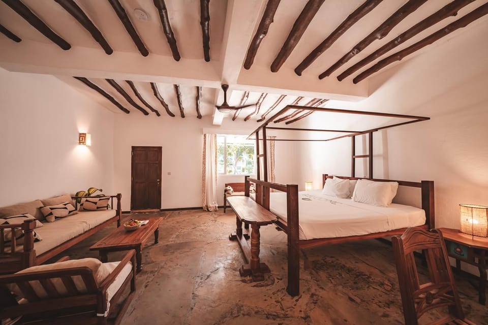 Masai Junior Suite | Minibar, in-room safe, desk, laptop workspace
