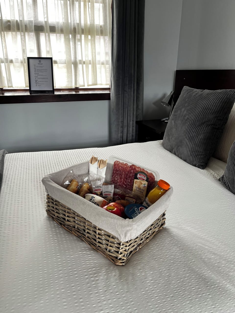 Daily continental breakfast (GBP 10.00 per person)