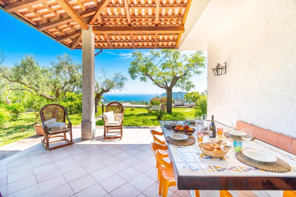 Family Villa, 3 Bedrooms, 2 Bathrooms (Villa Maria Luisa vista mare,) | Outdoor dining