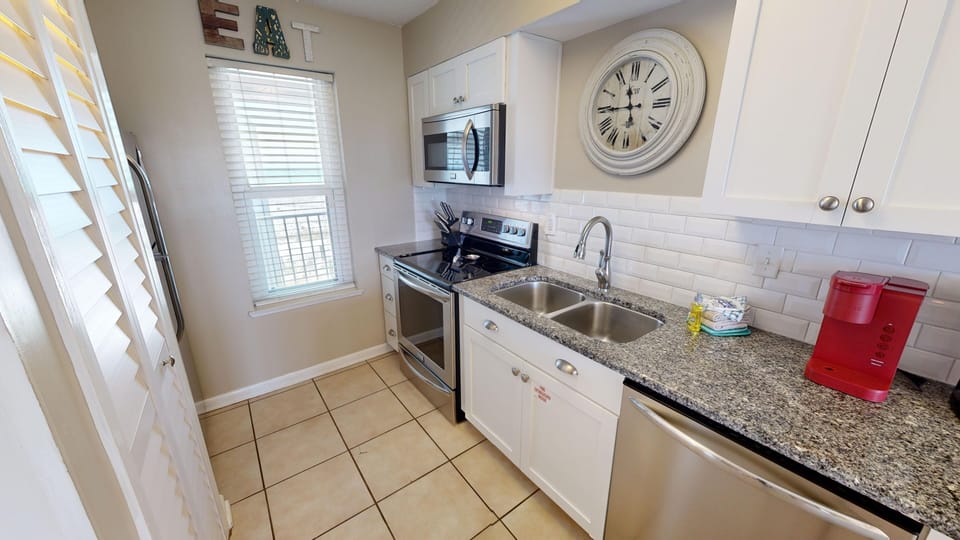 Condo, 2 Bedrooms | Private kitchen | Coffee/tea maker, fridge, oven, toaster