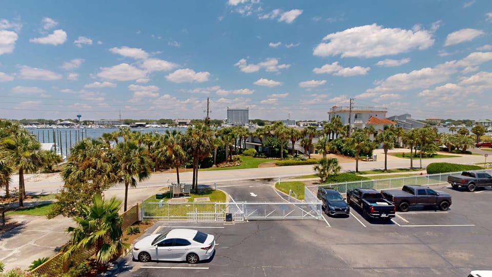 Condo, 2 Bedrooms | Property grounds