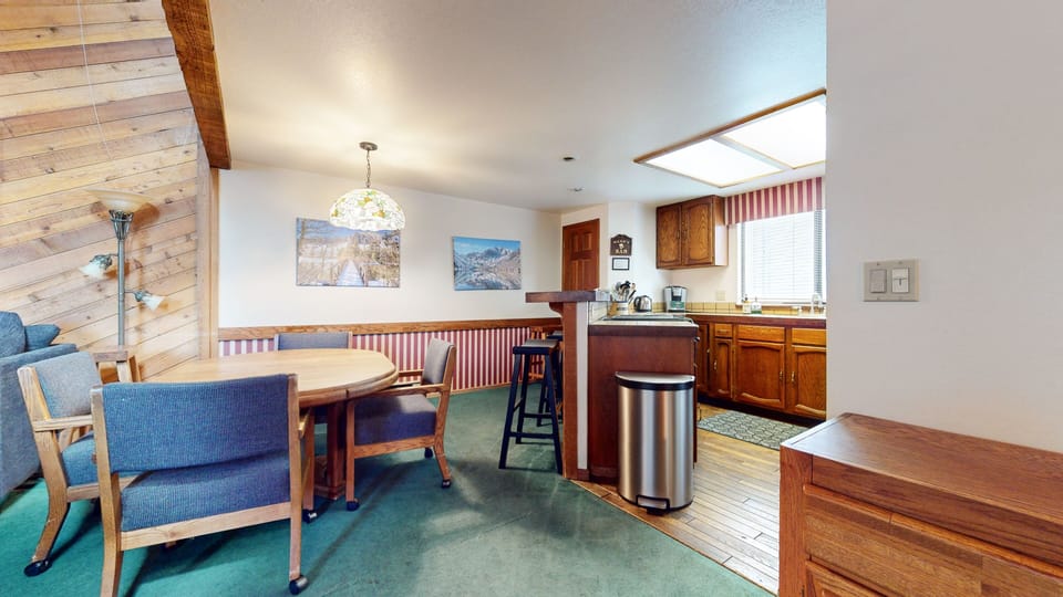 Condo, 3 Bedrooms | Interior