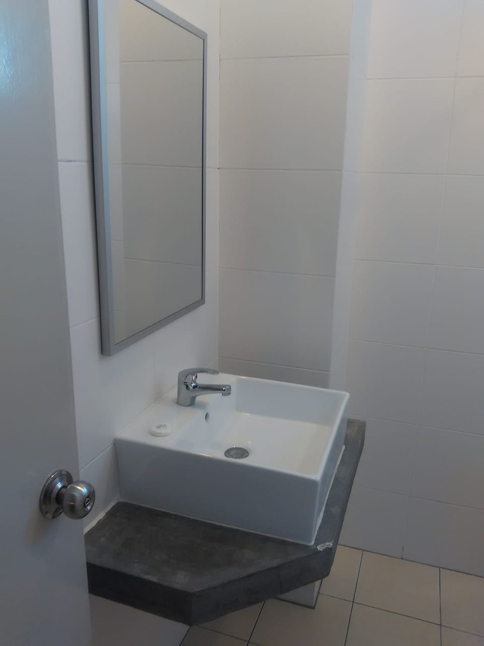 Bathroom sink