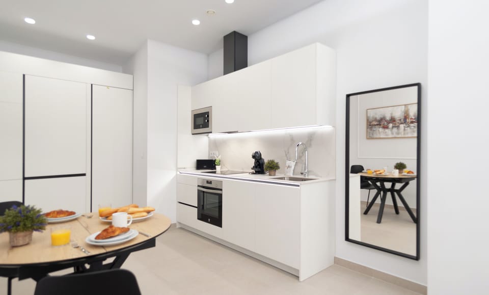 Standard Studio | Living area | TV