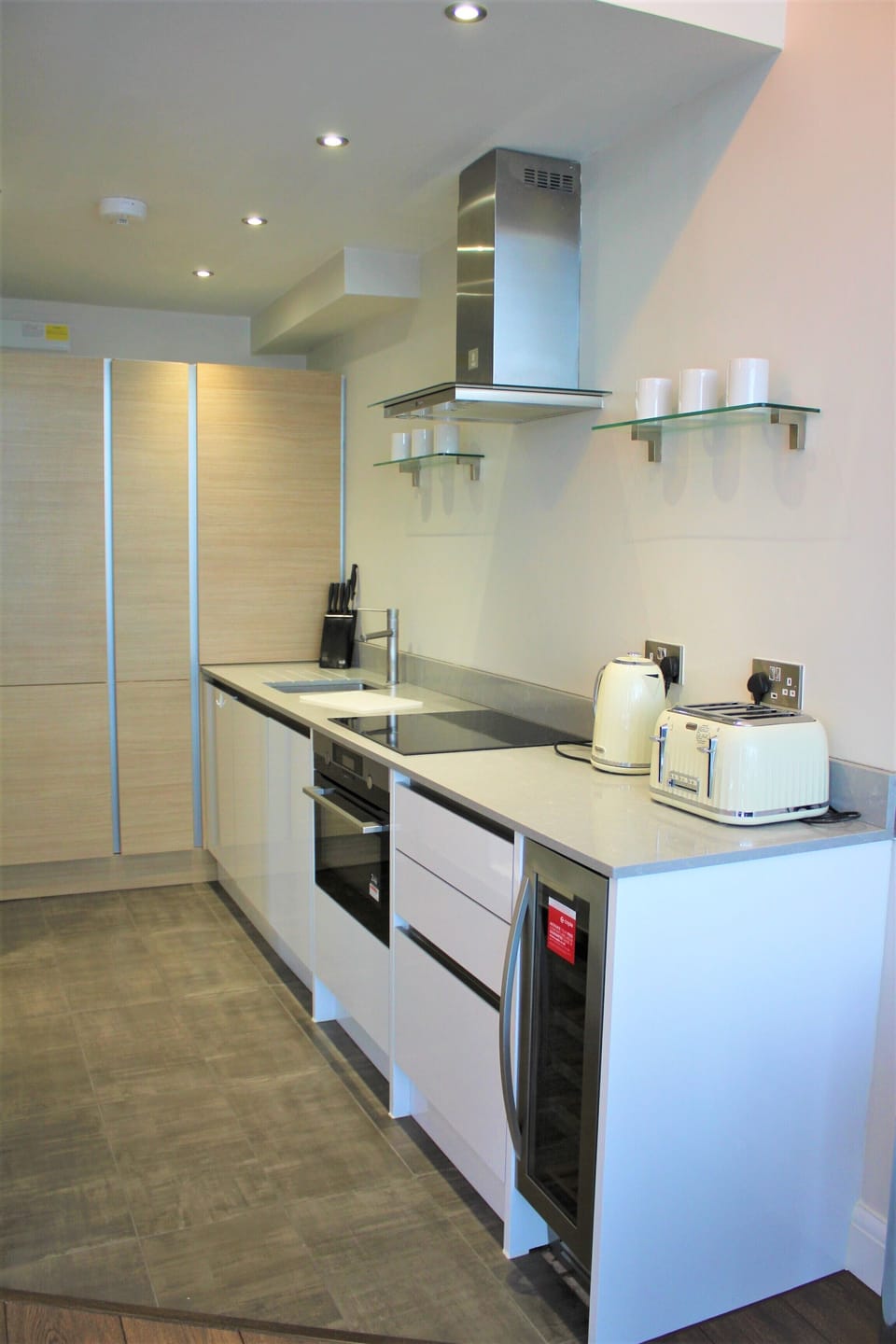 Penthouse, 1 Bedroom, Non Smoking, Kitchenette | Private kitchen | Electric kettle