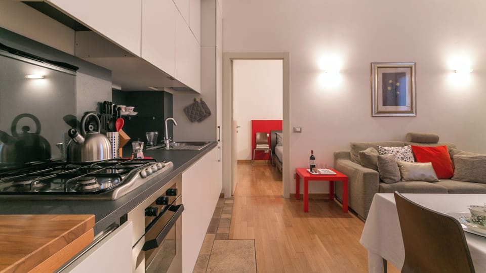 City Apartment | Private kitchen | Full-size fridge, oven, stovetop, espresso maker