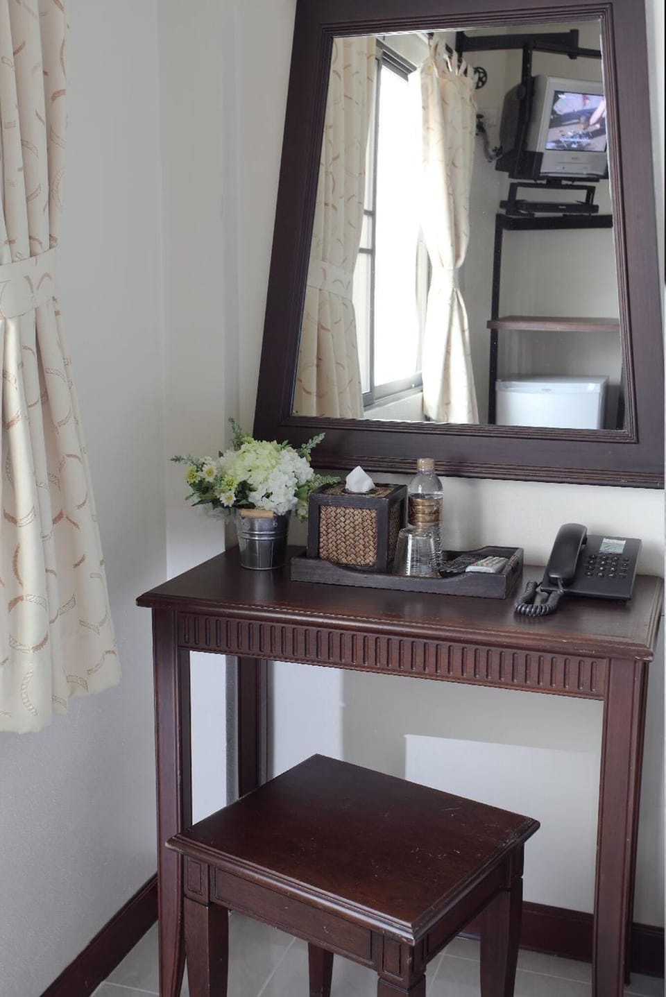 Deluxe Single Room | In-room safe, desk, laptop workspace, blackout drapes