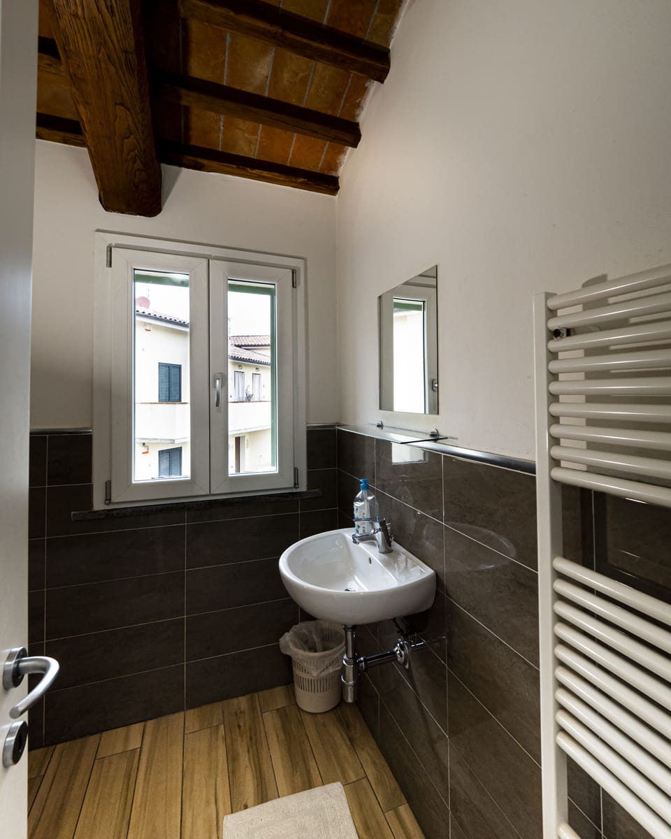 Traditional Double Room, 1 Bedroom | Bathroom | Shower, free toiletries, hair dryer, bidet