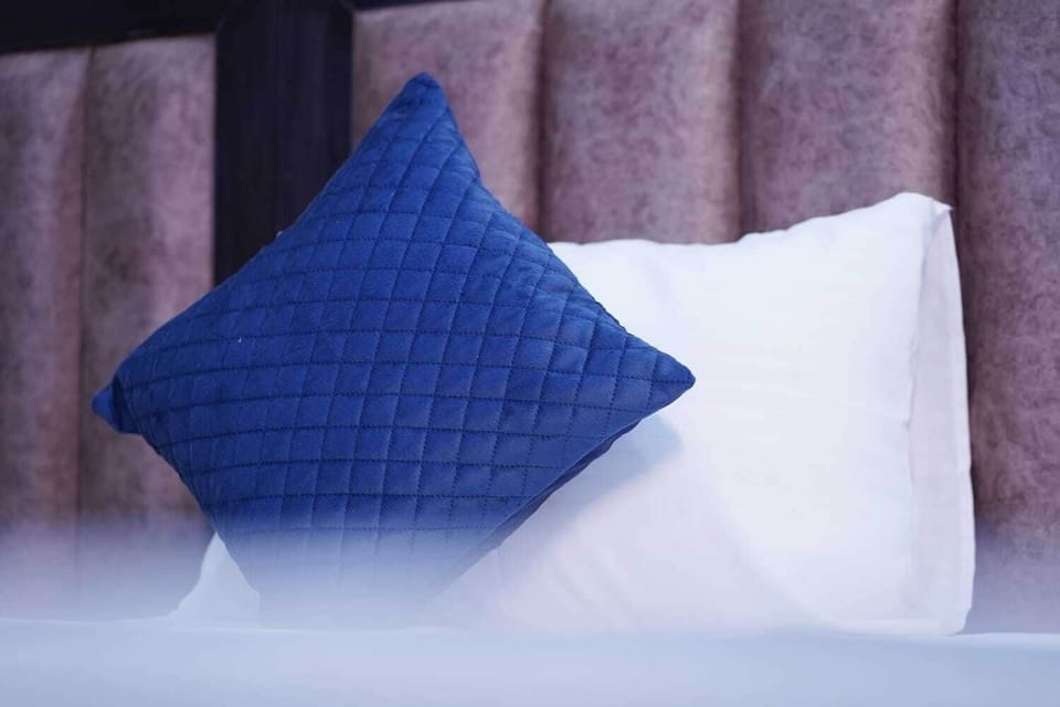 Deluxe Room | 1 bedroom, in-room safe, desk, laptop workspace