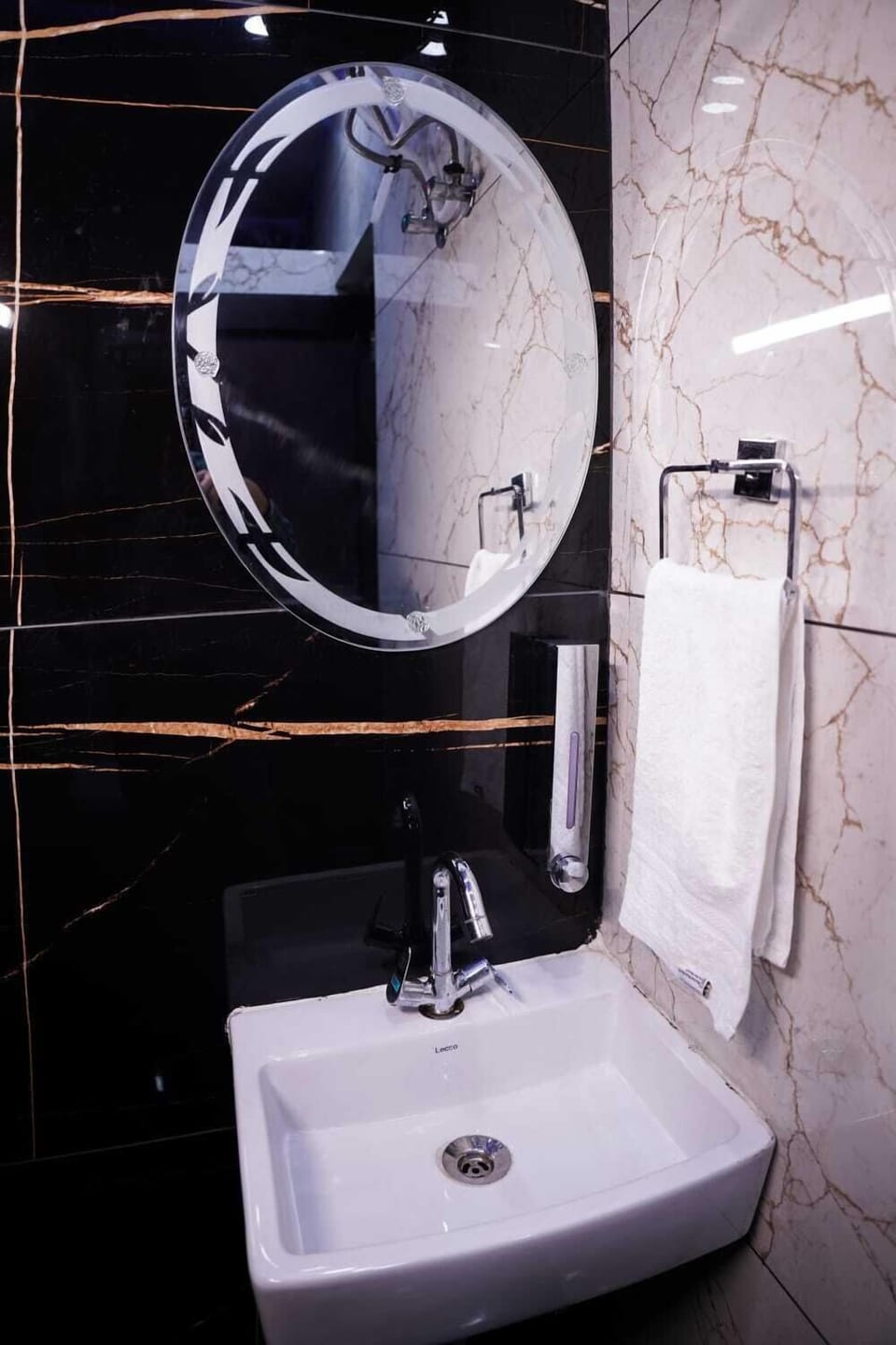Deluxe Room | Bathroom | Shower