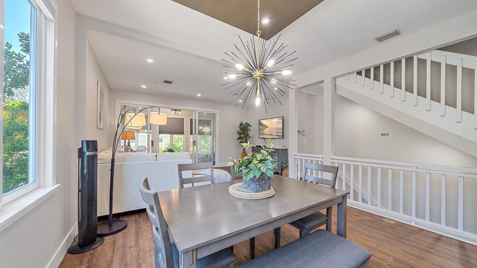 Condo, 2 Bedrooms | Dining