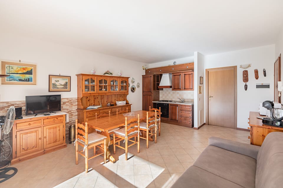Apartment | Living area | 35-cm TV with digital channels