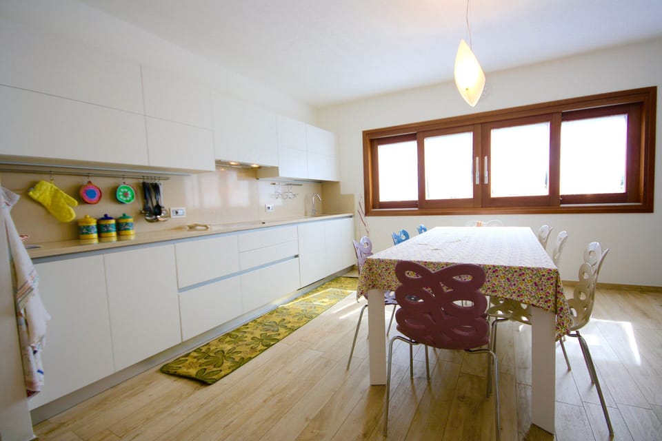 House | Private kitchen | Highchair, cookware/dishes/utensils