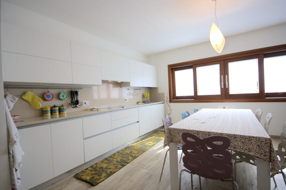 House | Private kitchen | Highchair, cookware/dishes/utensils