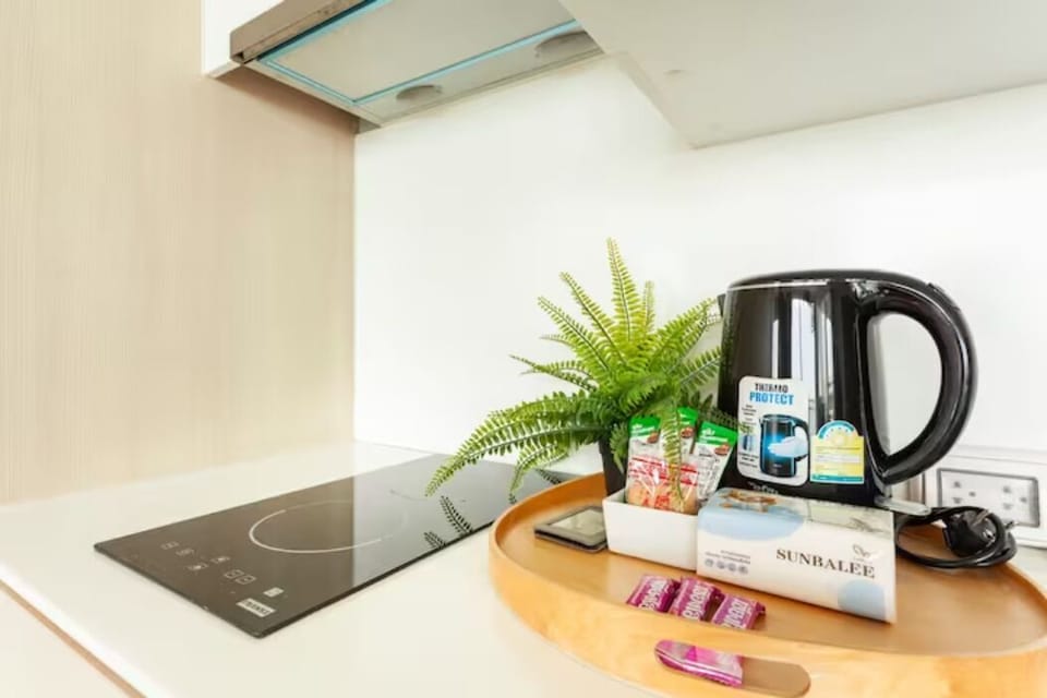 Family Apartment, 2 Bedrooms, Connecting Rooms, Sea View | Private kitchen | Shared fridge, shared microwave, paper towels