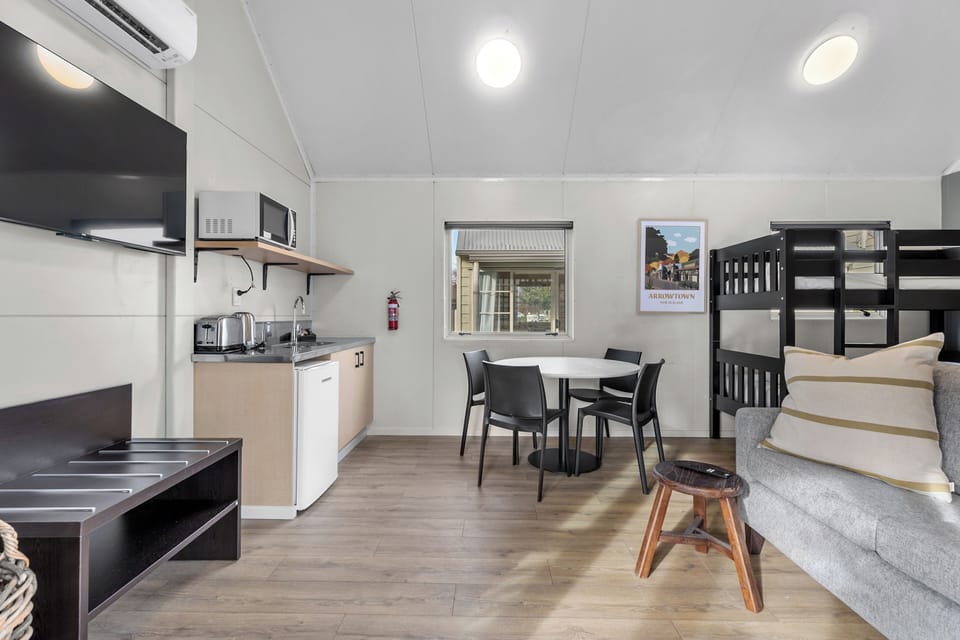 Standard Mountain View Studio | Private kitchen | Cookware/dishes/utensils