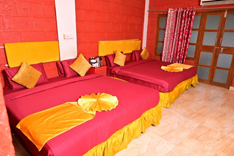 Super Deluxe Room | Bathroom | Shower, rainfall showerhead, towels
