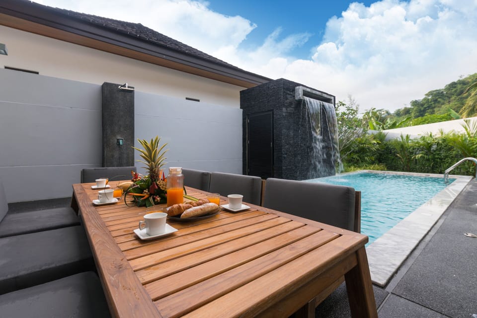 Outdoor pool, sun loungers