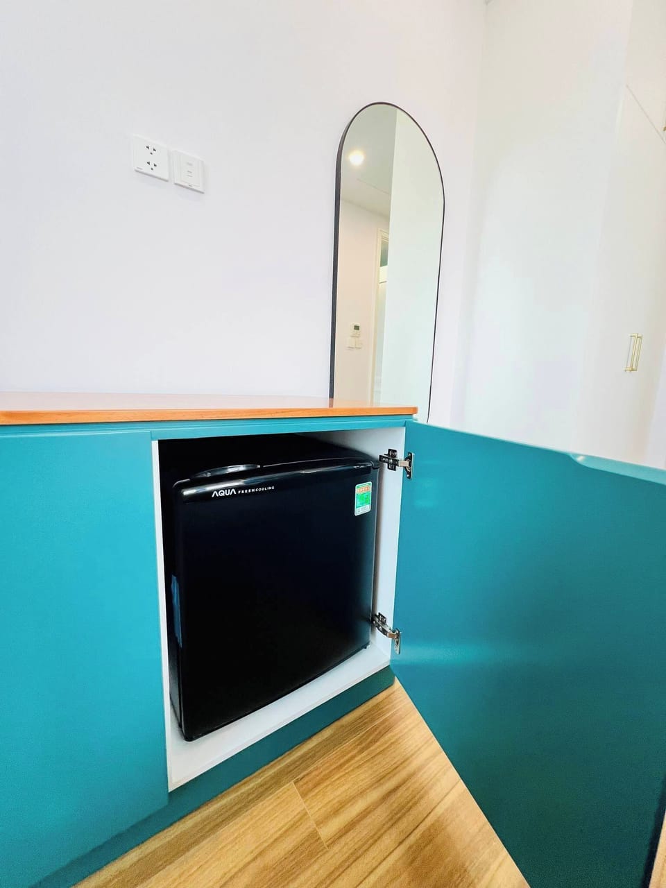 Mini-refrigerator