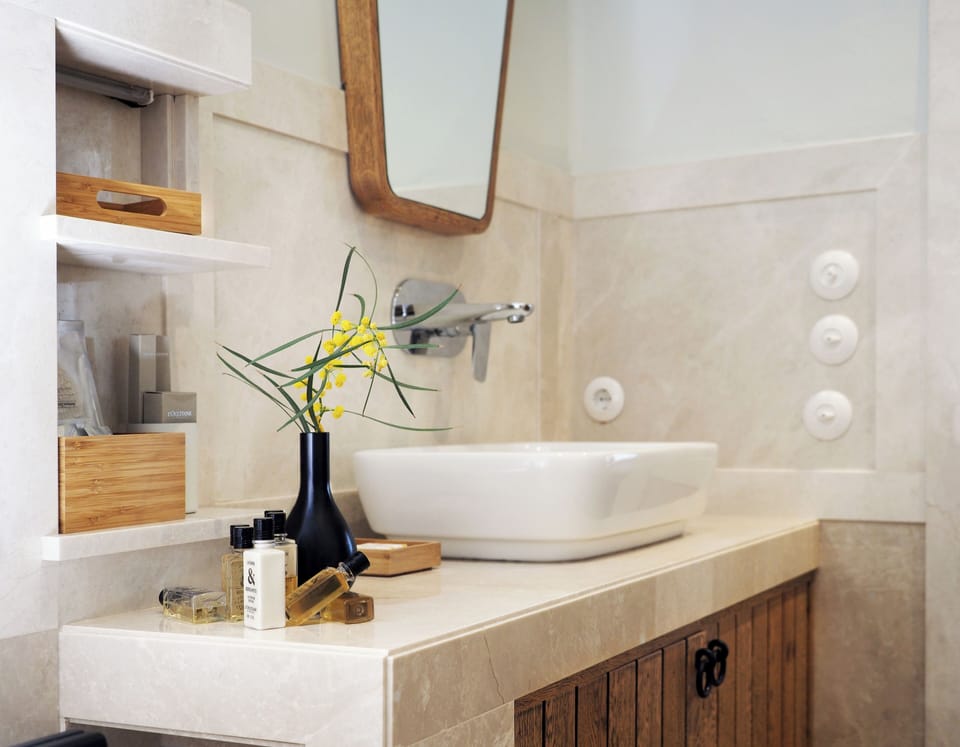 Deluxe Double Room, City View | Bathroom | Hair dryer, bathrobes, slippers, towels