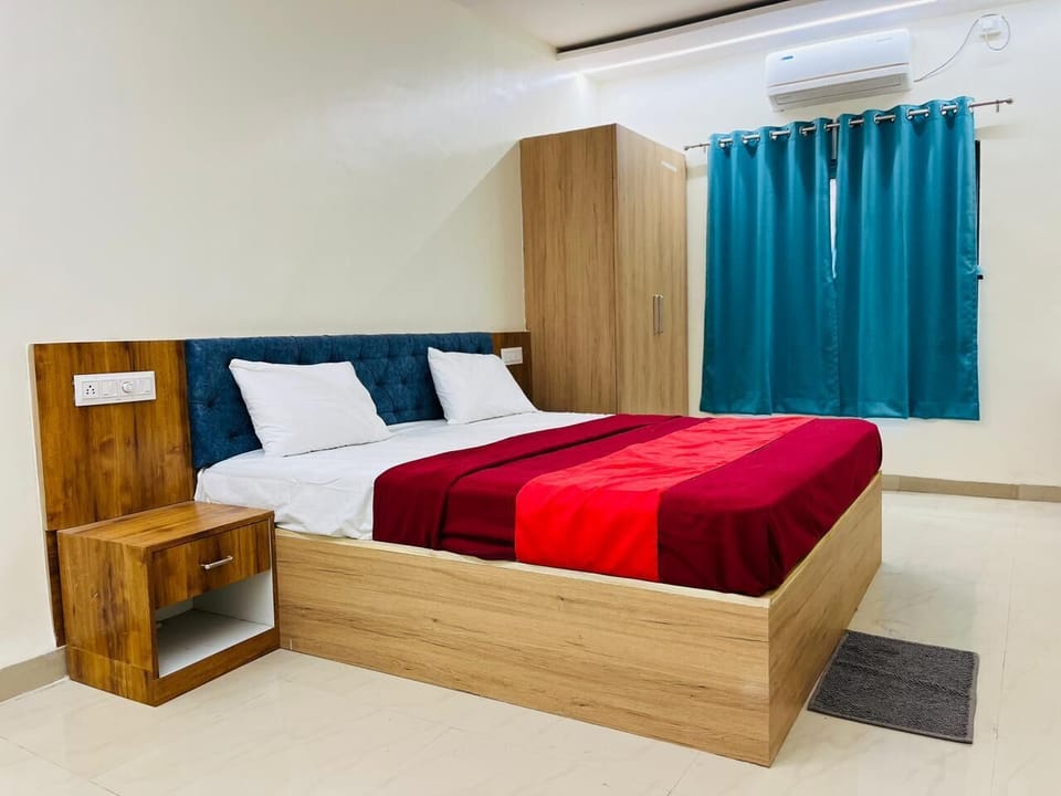 Deluxe Room | Laptop workspace, free WiFi