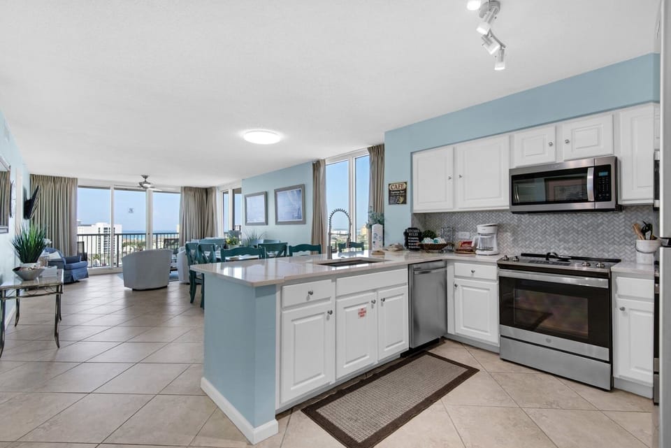 Condo, 3 Bedrooms | Private kitchen | Coffee/tea maker, fridge, toaster