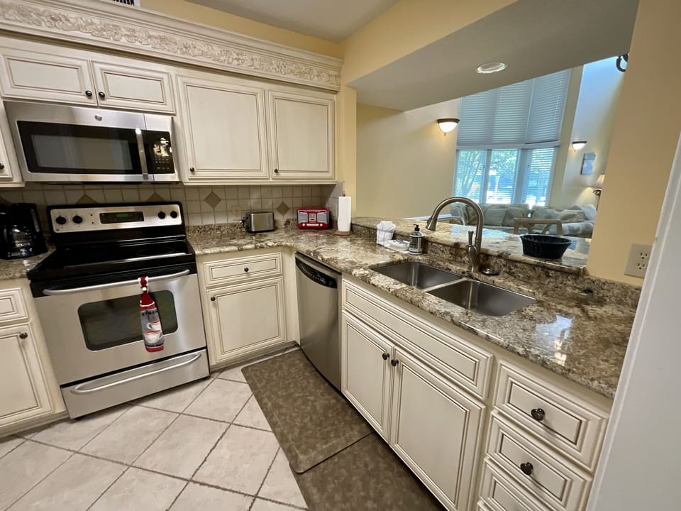 Villa, 4 Bedrooms | Private kitchen | Coffee/tea maker, fridge, oven, toaster