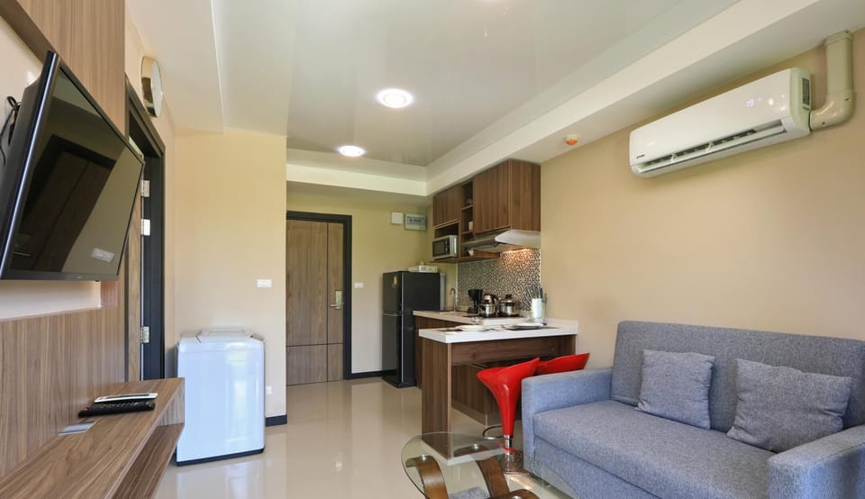 Comfort Apartment, Balcony, Mountain View | Living area