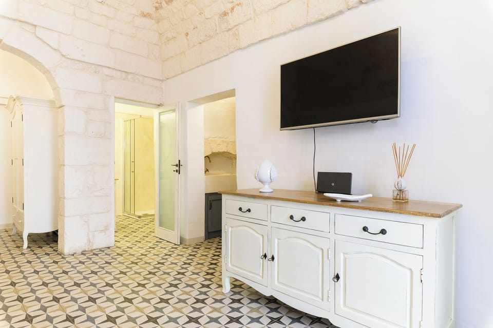 Apartment | Living area | 35-inch flat-screen TV with digital channels