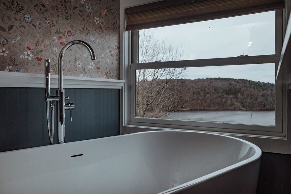 Standard Room, 1 King Bed, Lake View | Bathroom | Bathrobes, towels