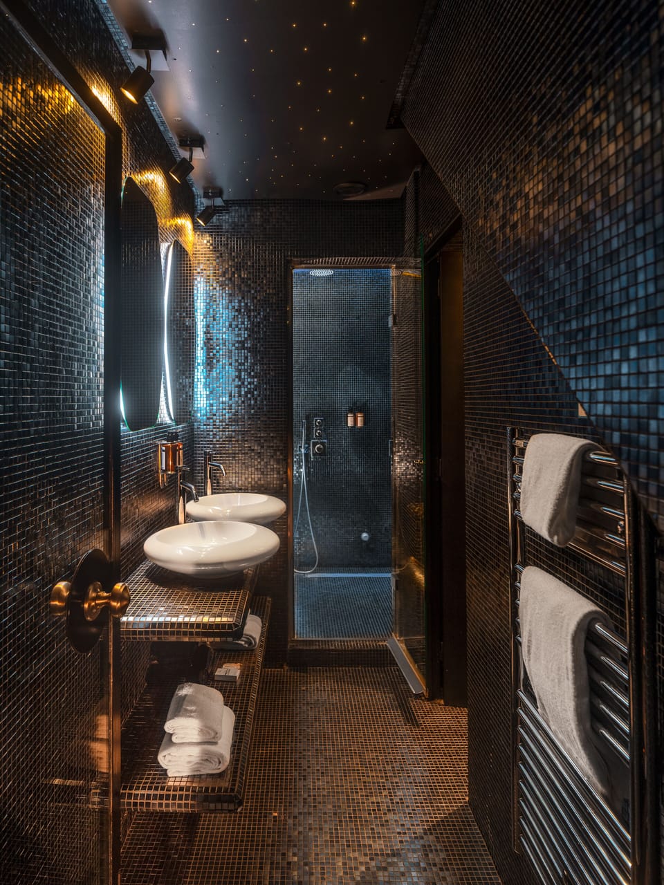 Spa Duplex Accomodation | Bathroom | Free toiletries, hair dryer, bathrobes, slippers