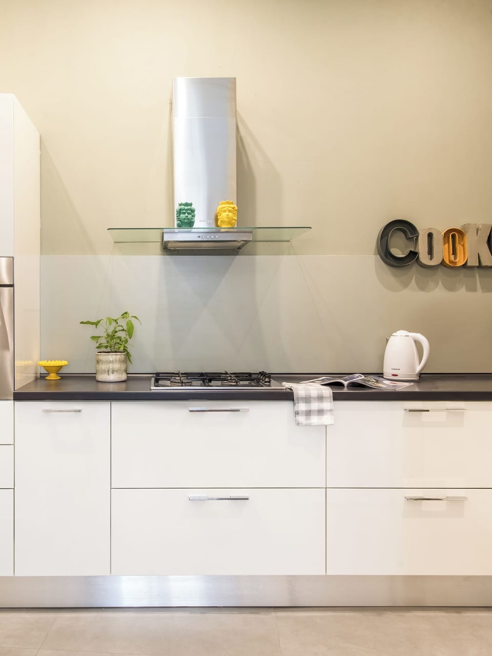 Apartment | Private kitchen | Fridge, oven, stovetop, dishwasher