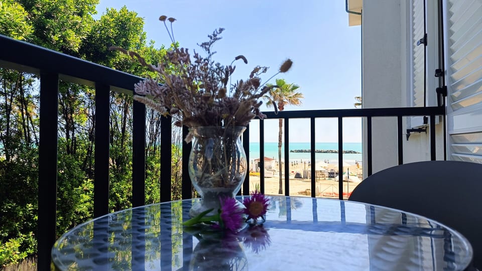 Studio, Partial Sea View | In-room safe, blackout drapes, WiFi (free)