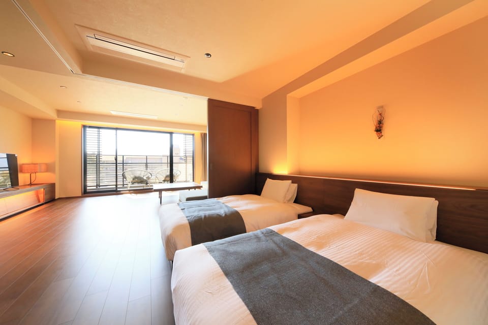 Twin Room, Non Smoking (No Specific Room Type) | Individually decorated, individually furnished, desk, soundproofing