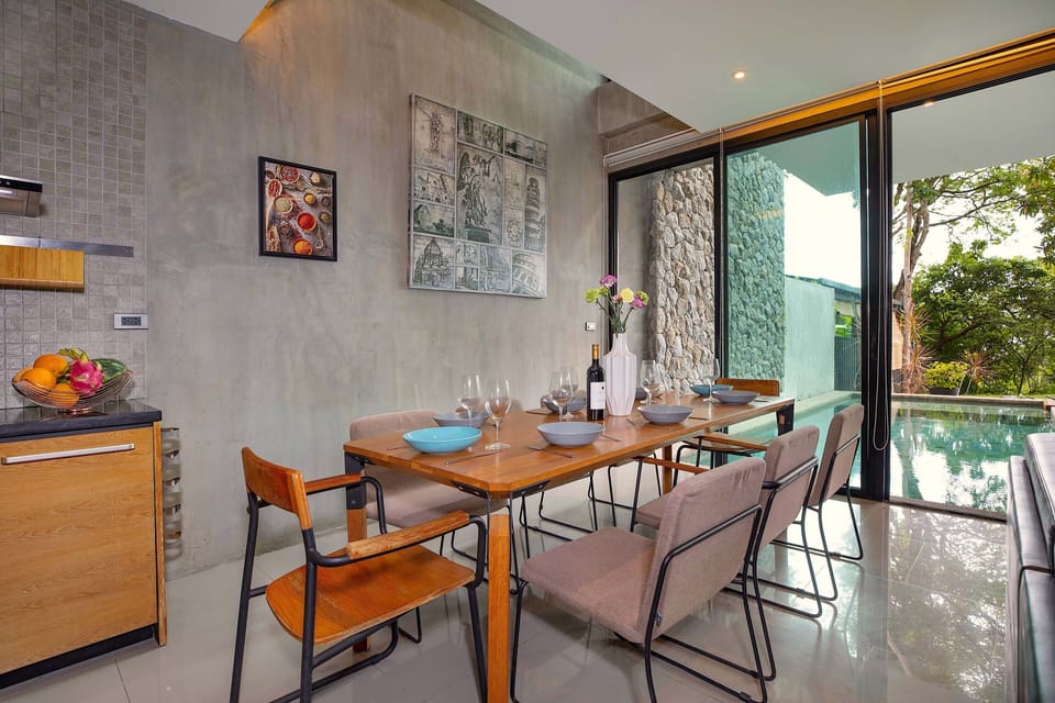 Design Villa, 4 Bedrooms, Private Pool, Lake View | In-room dining