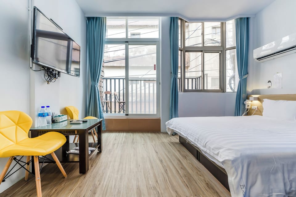 Double Room with Balcony | Free WiFi, bed sheets