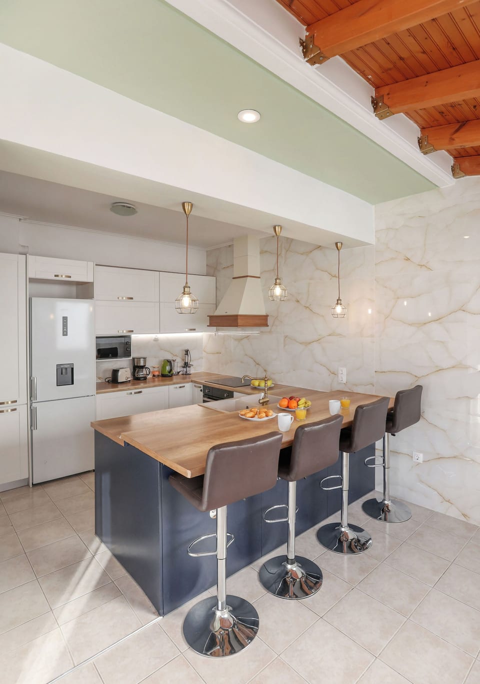 Family Apartment, 2 Bedrooms, City View | Private kitchen | Fridge, microwave, oven, stovetop
