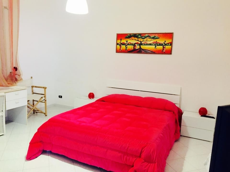 Minibar, rollaway beds, free WiFi