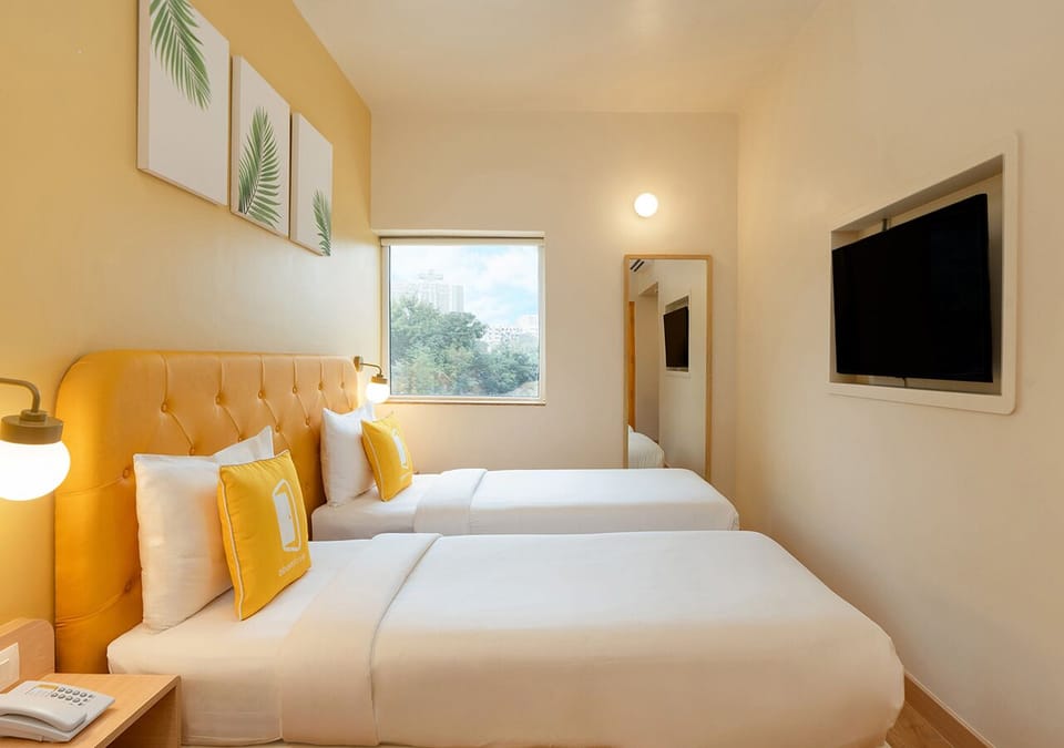 Standard Twin Room | In-room safe, desk, laptop workspace, iron/ironing board