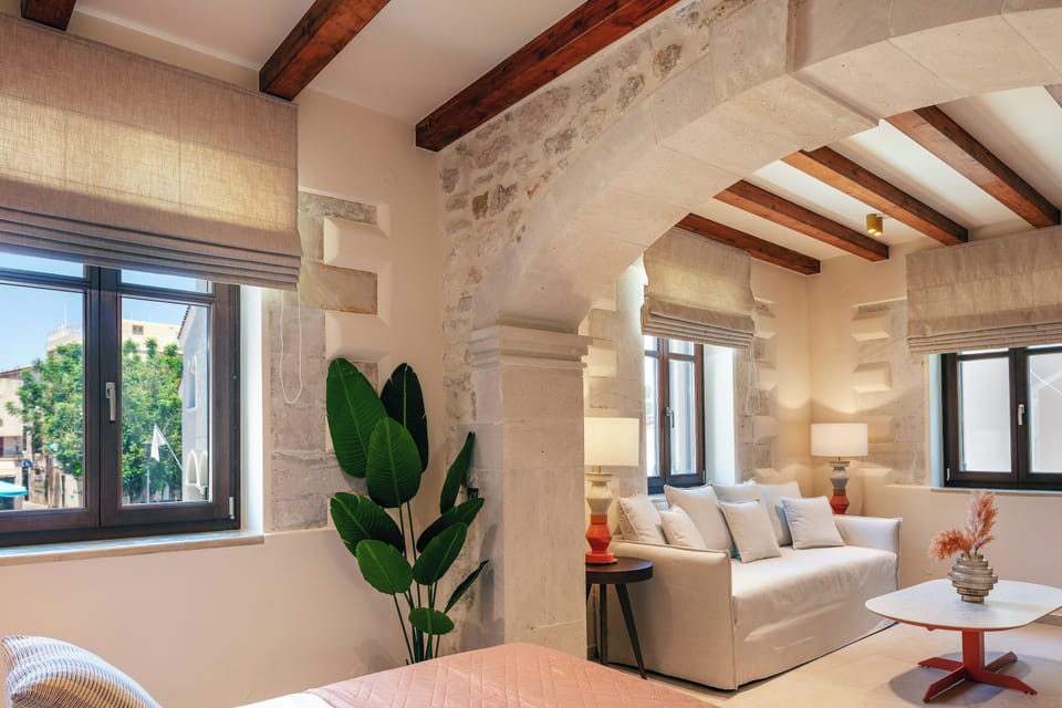 Junior Suite | In-room safe, soundproofing, iron/ironing board, free WiFi