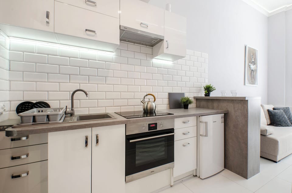 Signature Apartment | Private kitchen | Mini-fridge, oven, stovetop, electric kettle