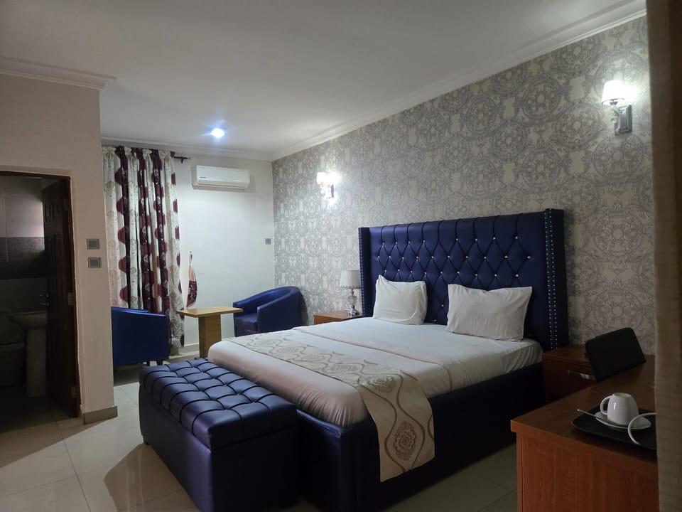 Executive Double Room, 1 Bedroom | Laptop workspace, soundproofing, free WiFi, bed sheets